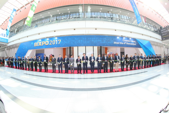 ▲ 한국전력이 주관하는 2017년 빛가람 국제 전력기술 엑스포(BIXPO)가 1일 광주 김대중컨벤션센터에서 개막했다. ⓒ 한국전력