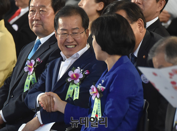 ▲ 자유한국당 홍준표 대표와 더불어민주당 추미애 대표(자료사진). ⓒ뉴데일리 이종현 기자