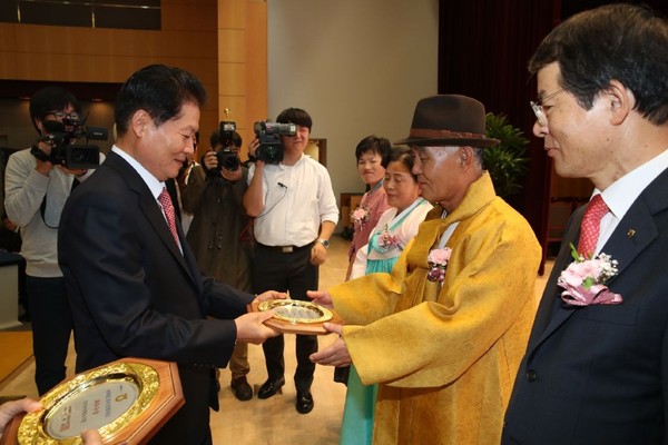 ▲ 안동농협(조합장 권순협)은 농협중앙회 주관 ‘범농협 윤리경영 대상’을 수상했다.ⓒ경북농협