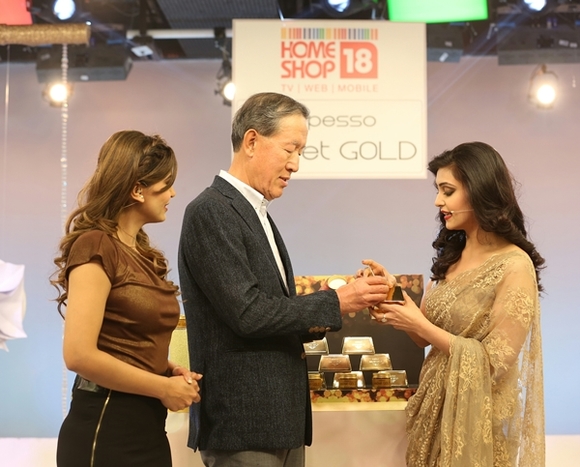 ▲ 허창수 GS 회장이 지난 1일 GS홈쇼핑의 인도 합작 홈쇼핑 '홈샵18' 스튜디오를 방문했다. ⓒGS