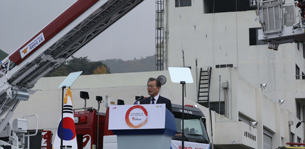 ▲ 문재인 대통령이 3일 제 55주년 소방의날 기념식에서 발언을 하고 있다. ⓒ뉴시스 DB