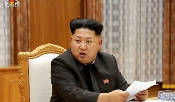 ▲ "아, 글쎄 풍계리 실험장 안 무너졌다니까!" 버락 짜증을 내는 김정은. ⓒ北선전매체 화면캡쳐.