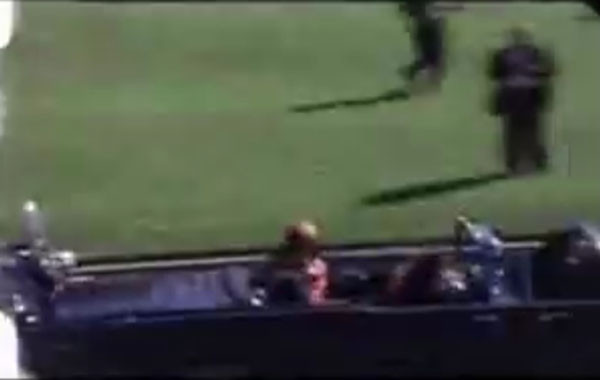 ▲ 1963년 11월 22일 텍사스 댈러스에서 JFK가 암살당하던 당시 TV화면. ⓒ유튜브 관련화면 캡쳐.