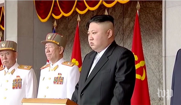 열병식에 나온 김정은. 美WP는 "북한이 정권을 걸고 한국과 전쟁을 벌일 것으로는 보이지 않는다"는 한 주한미군 관계자의 말을 인용하기도 했다. ⓒ美워싱턴포스트 관련보도 화면캡쳐.