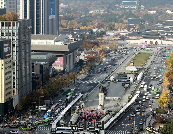 ▲ 트럼프 미국 대통령이 한국을 찾은 7일 서울 광화문 광장에서 반미집회가 열리고 있다. ⓒ뉴데일리 공준표 기자