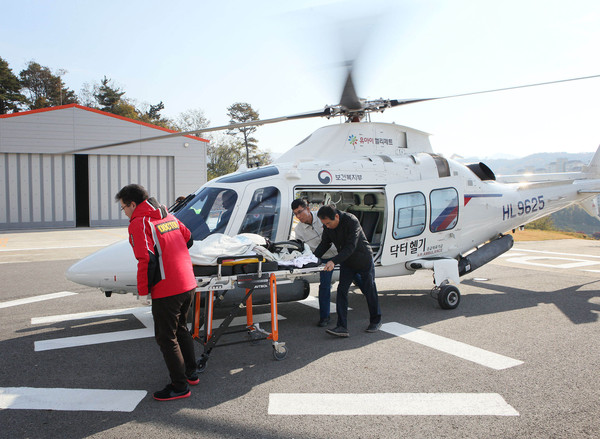 ▲ 닥터헬기 500번째 환자 이송모습.ⓒ충남도