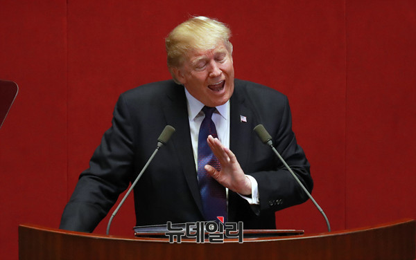 ▲ 도널드 트럼프 미국 대통령이 8일 국회를 방문해 본회의장에서 24년 만에 미국 대통령 국회 방문 연설을 하고 있다. ⓒ국회 사진공동취재단