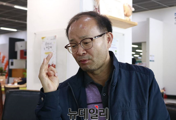 ▲ 변광섭 콘텐츠진흥팀장이 두 행사의 시너지 효과를 손가락을 꼽으며 설명하고 있다.ⓒ김종혁 기자