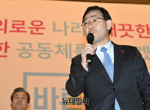 ▲ 바른정당 대구광역시당 창당대회 당시 대구시당위원장으로 추대된 주호영 대표권한대행이 인사말을 하고 있는 모습. ⓒ뉴데일리 사진DB