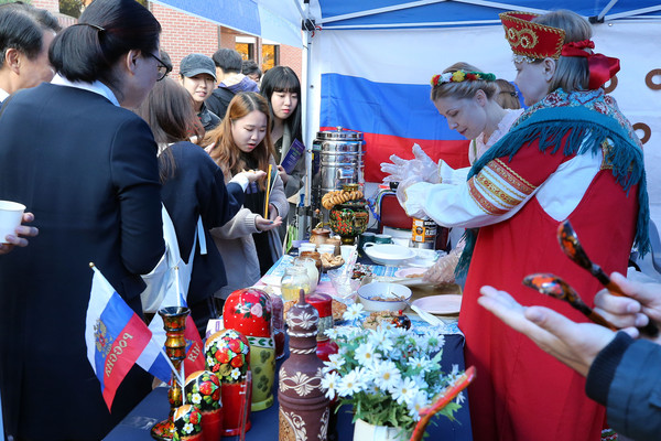 ▲ 계명대는 9일 계명대 성서캠퍼스 바우어관 일대에서 ‘실크로드 중앙아시아 문화축전’행사를 개최했다.ⓒ계명대