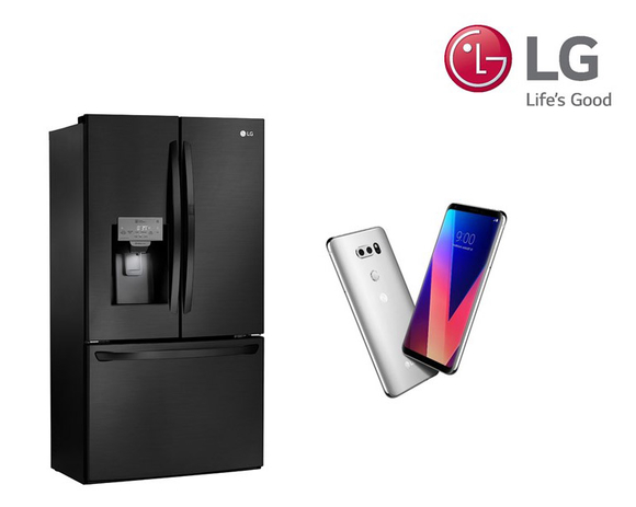 ▲ 'CES 혁신상'을 수상한 LG 스마트 '매직스페이스' 냉장고(왼쪽)와 전략 프리미엄 스마트폰 'LG V30'. ⓒLG전자