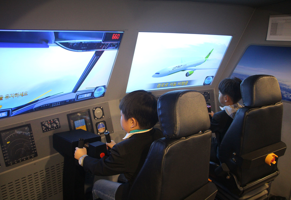 ▲ 진에어는 지난 9일 오후 어린이 직업 체험 테마파크 키자니아 부산에서 지역 어린이들을 초청해 '승무원 체험행사'를 진행했다고 10일 밝혔다.ⓒ진에어