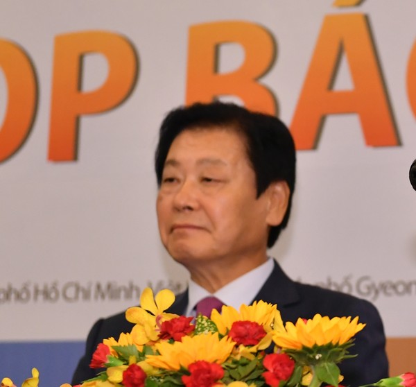 ▲ 김응규 경북도의회 의장이 지난 11일 호찌민시에서 열린 기자간담회에 참석한 장면.ⓒ도의회