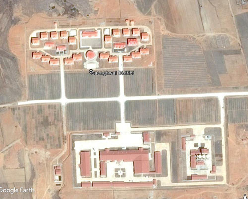 북한이 김정은의 지시로 건설했다는 강원도 '세포축산지구' 내 주택 및 축산물 가공공장의 모습. ⓒRFA 보도화면-美SAIS 커티스 멜빈 연구원 제공.