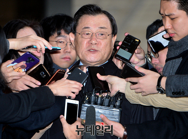 ▲ 검찰출석하는 이병기 전 국정원장 ⓒ공준표 기자