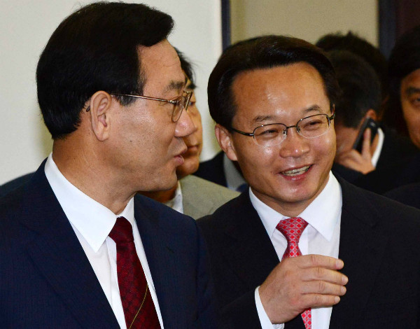 ▲ 바른정당에서 자유한국당으로 복당한 주호영 전 대표와 조해진 전 원내수석부대표의 모습. ⓒ뉴시스 사진DB