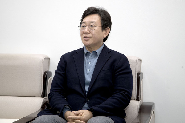 ▲ 대전시의회 김경훈 의장이 14일 오후 시청 브리핑룸에서 기자회견을 하고 있다.ⓒ대전시의회