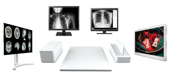 ▲ LG전자가 국제의료기기 전시회 'MEDICA 2017'에서 진단용 모니터를 처음으로 선보이며 의료용 영상기기 풀라인업을 구축했다. 상단 좌측부터 시계방향으로 진단용 모니터 신제품, 임상용 모니터 신제품, 수술용 모니터, 디지털엑스레이검출기, 임상용 모니터의 모습. ⓒLG전자
