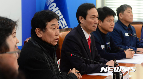 ▲ 2월 6일 오전 서울 여의도 국회 더불어민주당 원내대표실에서 열린 금속노조 현대중공업 지부 면담에서 이석행 전국노동위원회 위원장이 발언을 하고 있다. ⓒ뉴시스