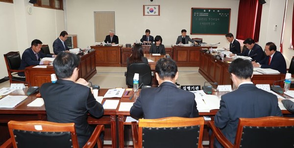 ▲ 충북도의회 산업경제위원회 행정사무감사 모습.ⓒ충북도의회