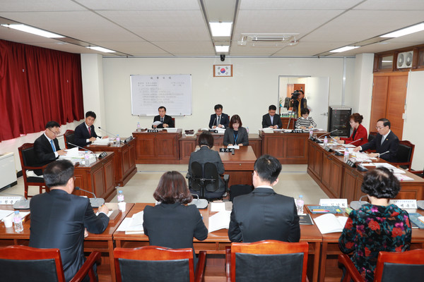 ▲ 충북도의회 정책복지위원회 행정사무감사 모습.ⓒ충북도의회