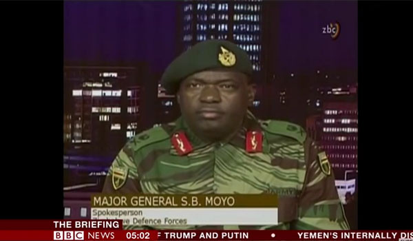 짐바브웨 국영 ZBC 방송에 나와 쿠데타 성공을 선언하는 군부 관계자. ⓒ英BBC 관련보도 화면캡쳐.
