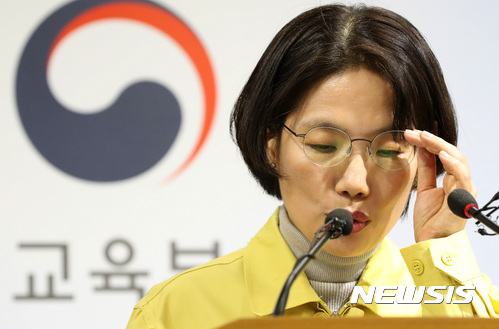 ▲ 16일 세종시 정부세종청사에서 박춘란 교육부 차관이 '2018학년도 수능 시행 연기 후속대책'을 발표하고 있다. ⓒ뉴시스