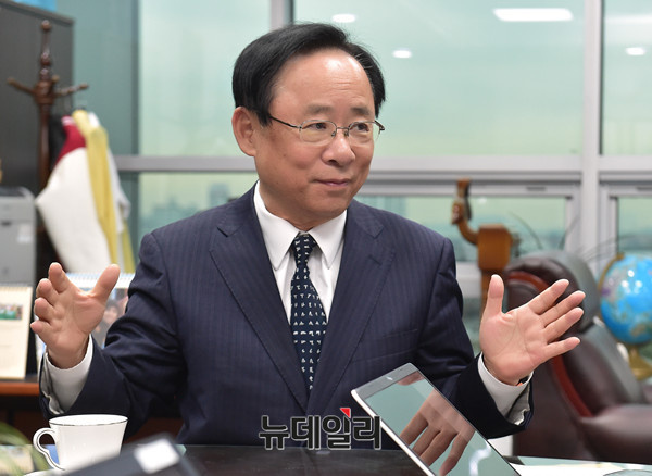 ▲ 자유한국당 이주영 의원은 17일 오후 의원회관에서 본지와 단독인터뷰를 갖고, 내달 원내대표 경선과 관련해 동료 의원들의 기대와 요구가 있는 것을 알고 있다면서 적절한 시기에 상응하는 결단을 내릴 뜻을 시사했다. ⓒ뉴데일리 이종현 기자