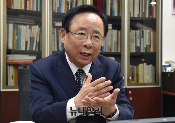 ▲ 자유한국당 이주영 의원은 17일 오후 의원회관에서 본지와 단독인터뷰를 갖고, 내달 원내대표 경선과 관련해 동료 의원들의 기대와 요구가 있는 것을 알고 있다면서 적절한 시기에 상응하는 결단을 내릴 뜻을 시사했다. ⓒ뉴데일리 이종현 기자