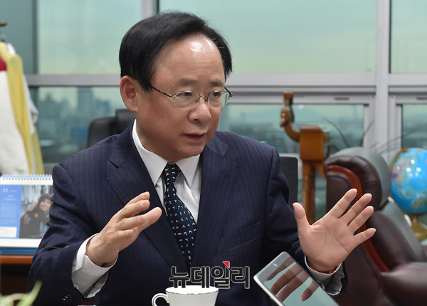 ▲ 자유한국당 이주영 의원은 17일 오후 의원회관에서 본지와 단독인터뷰를 갖고, 내달 원내대표 경선과 관련해 동료 의원들의 기대와 요구가 있는 것을 알고 있다면서 적절한 시기에 상응하는 결단을 내릴 뜻을 시사했다. ⓒ뉴데일리 이종현 기자