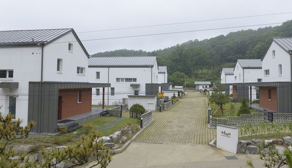 ▲ 올해 주거용 부문 아름다운 건축상을 수상한 충북 청주시 남이면 가온누리 주택단지.ⓒ청주시