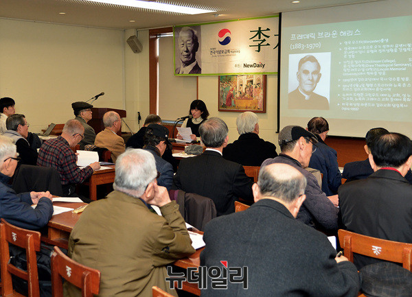 ▲ 21일 오후 서울 중구 프란치스코 교육회관에서 열린 제81회 '이승만 포럼'에서 유지윤씨(연세대 사회학과 박사과정)가 '이승만과 프레데릭 B. 해리스, 대한민국'을 주제로 강연하고 있다. ⓒ뉴데일리 공준표 사진기자