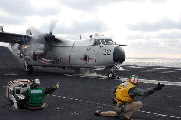 ▲ 22일 오후, 일본에서 사고가 난 것과 동일한 C-2 그레이하운드 수송기의 이륙 장면. ⓒ위키피디아 공개사진.