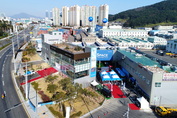 ▲ 현대 상용차 복합 거점 '엑시언트 스페이스 부산'.ⓒ현대자동차