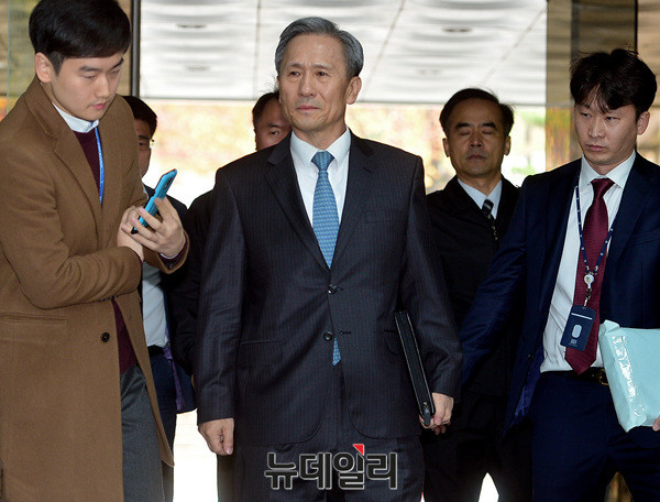 김관진 전 국방부장관이 서울중앙지방법원으로 들어서고 있다(자료사진). ⓒ뉴데일리 공준표 기자