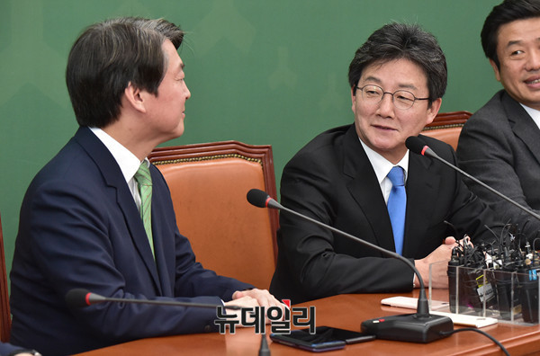 ▲ 유승민 바른정당 대표와 안철수 국민의당 대표(오른쪽부터) ⓒ뉴데일리 DB