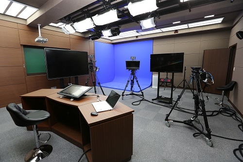 ▲ 동국대학교 온라인 강의촬영 스튜디오. ⓒ동국대