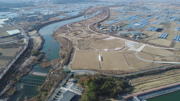 ▲ 하천환경 정비사업이 완료된 탑정지구 전경.ⓒ대전국토청