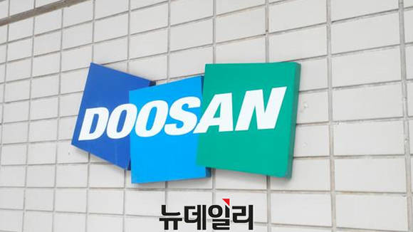 ▲ 두산건설의 매출과 영업이익은 소폭 증가하고 있지만 순손실을 이어가는 등 적자에서 벗어나지 못하고 있다. ⓒ뉴데일리