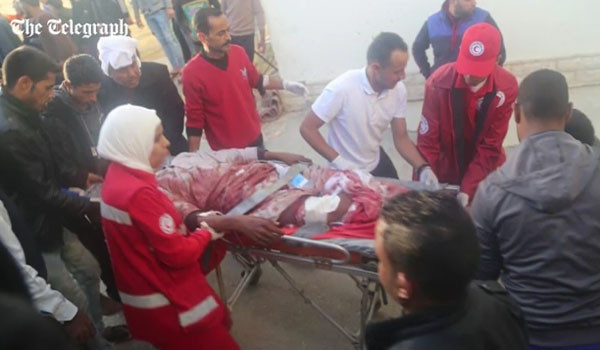 ▲ 지난 24일 오후 1시 30분경(현지시간) 이집트 시나이 반도 북부의 작은 도시에 있는 이슬람 사원에서 폭탄 테러가 일어났다. 이 테러로 350여 명의 사상자가 발생했다고 한다. ⓒ英텔레그라프 관련보도 화면캡쳐.