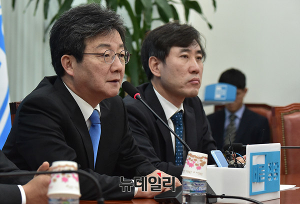 ▲ 바른정당 유승민 대표와 하태경 최고위원이 최고위원·국회의원연석회의에서 모두발언을 하고 있다. ⓒ뉴데일리 이종현 기자