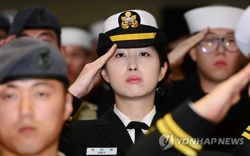최태원 SK 회장의 둘째딸 최민정 해군 중위.ⓒ연합뉴스
