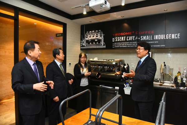 ▲ 북경을 방문 중인 이근규 제천시장이 27일 한국한인상회 회장단과 간담회를 가졌다.ⓒ제천시