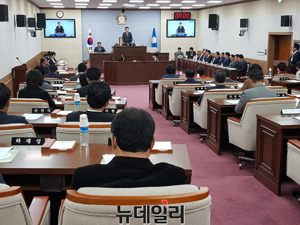 ▲ 충북 청주시의회가 28일 올해 2차 정례회를 개회하고 내년도 예산안 심의에 들어갔다.ⓒ김종혁 기자