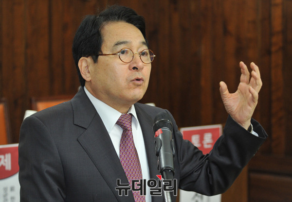 ▲ 자유한국당 심재철 국회부의장(사진)은 28일 성명을 통해 문재인 대통령을 내란죄로 형사고발할 것을 촉구했다. ⓒ뉴데일리 이종현 기자