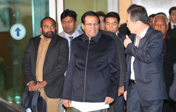 ▲ 28일 오전 인천공항을 통해 입국하는 마이트리팔라 시리세나 스리랑카 대통령. ⓒ뉴시스 DB