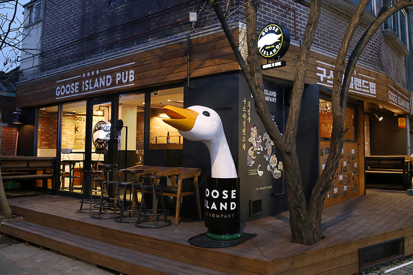 ▲ 익선동에 위치한 '구스아일랜드 펍(Goose Island Pub)'. ⓒ구스아일랜드