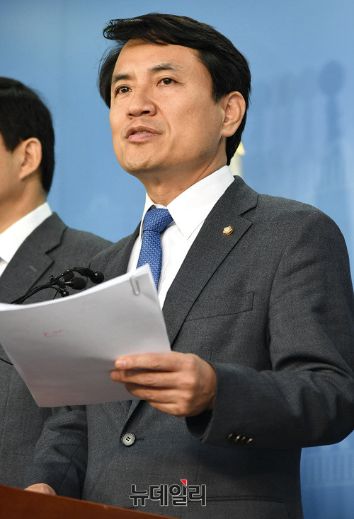 ▲ 왼쪽부터 박대출, 김진태, 윤상직 자유한국당 의원 ⓒ 뉴데일리 공준표