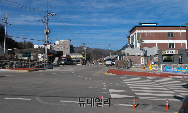 ▲ 지난달 29일 화천군 다목리 전경. 점심시간임에도 거리는 한산했다. ⓒ뉴데일리 정상윤 사진기자