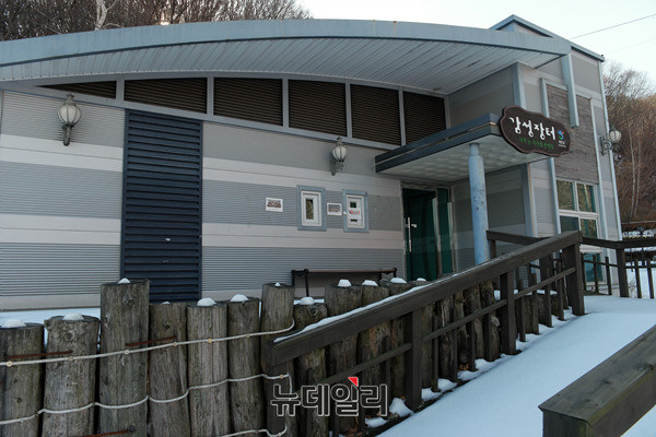 ▲ 화천감성마을 문제대책위원회가 이외수의 폭언 논란과 막말 행태를 비판하며 발표한 성명서. ⓒ뉴데일리 정상윤 사진기자